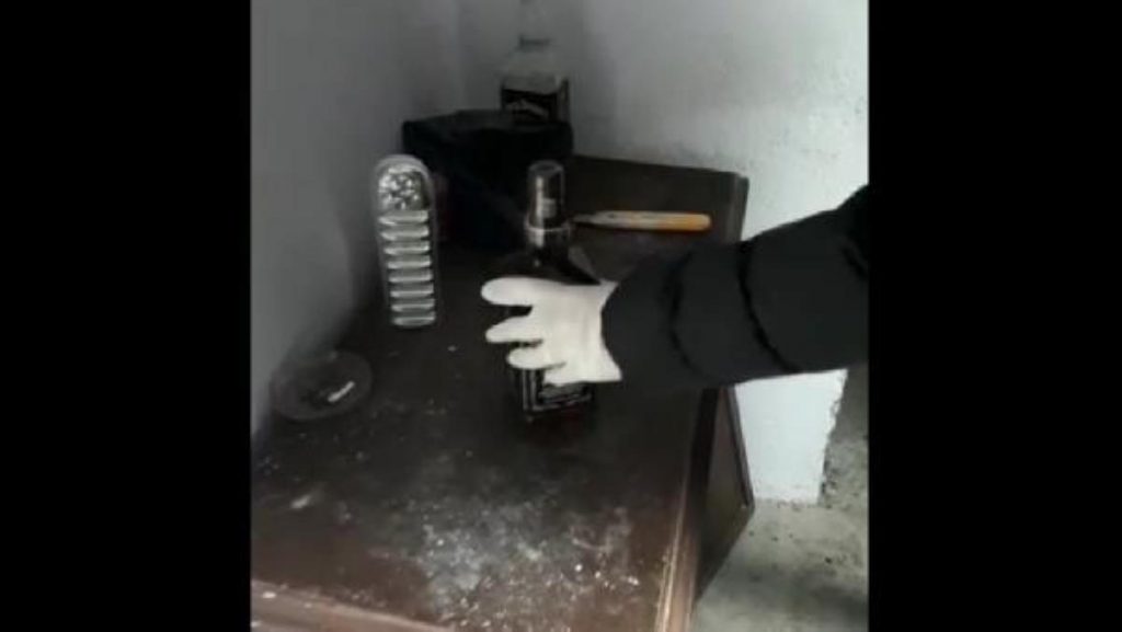 Son dakika haber! Samsun’da 103 şişe düzmece içki ele geçirildi; 2 gözaltı