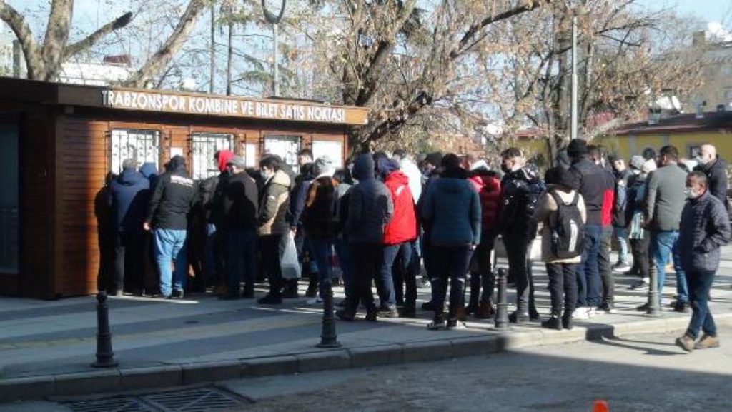 Trabzonspor taraftarı birinci yarının son düellosu için gişelere koştu