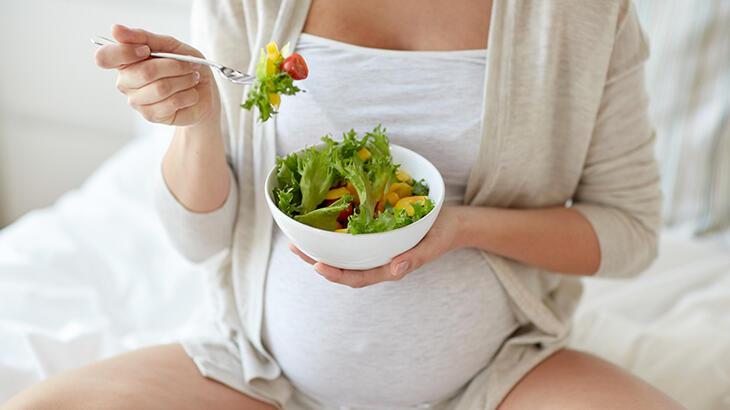 Hamileliğe hazırlanma rehberi: Balık, yeşil salata, zeytinyağı