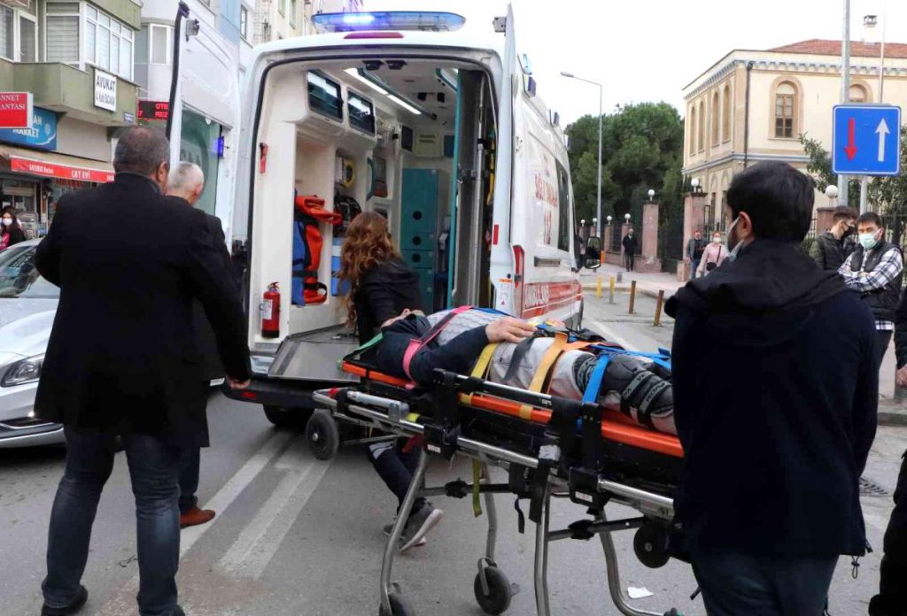 Samsun’da motosikleti kurye kazada yaralandı