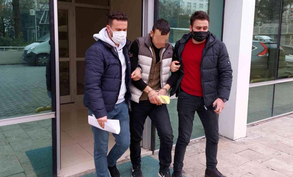 2 adet televizyon çaldı, parmak müsaadeden yakalandı