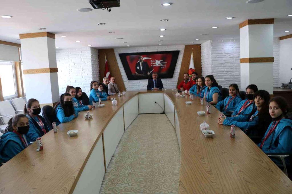 Başarılı öğrencilerden Havza Belediye Lideri Özdemir’e ziyaret
