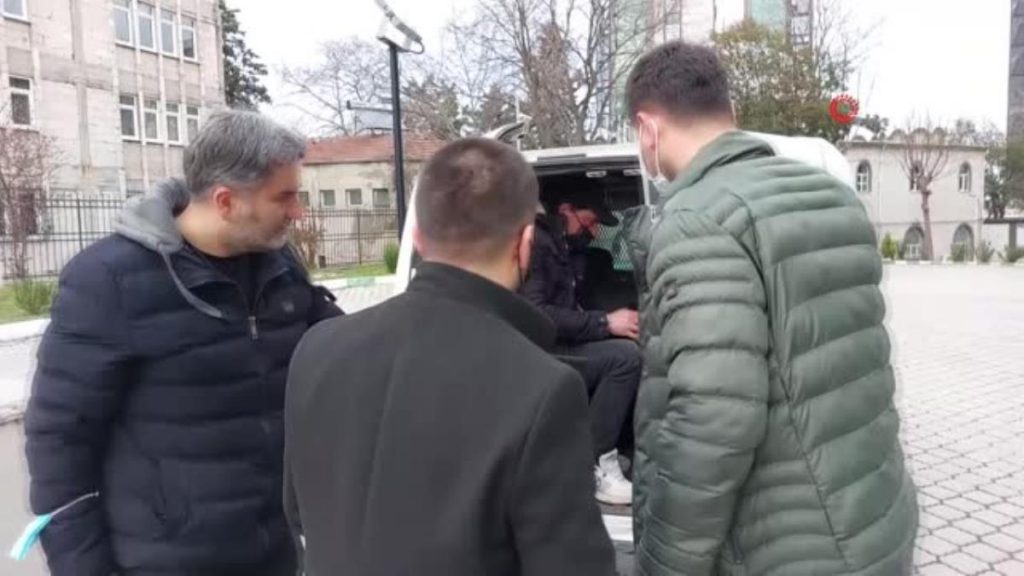 Karısına bıçakla ve makasla saldıran koca tutuklandı