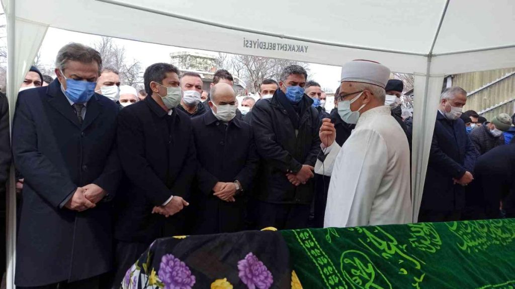 Kazada hayatını kaybeden liseli Sibel’e gözyaşları içinde veda