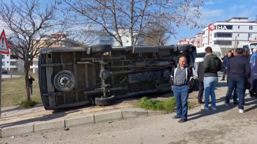 Öğrenci servisi ile cip çarpıştı: 9’u öğrenci 15 yaralı