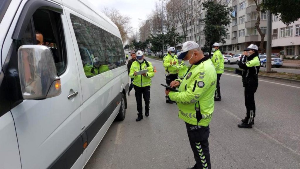 Samsun’da 25 servis aracı trafikten men edildi