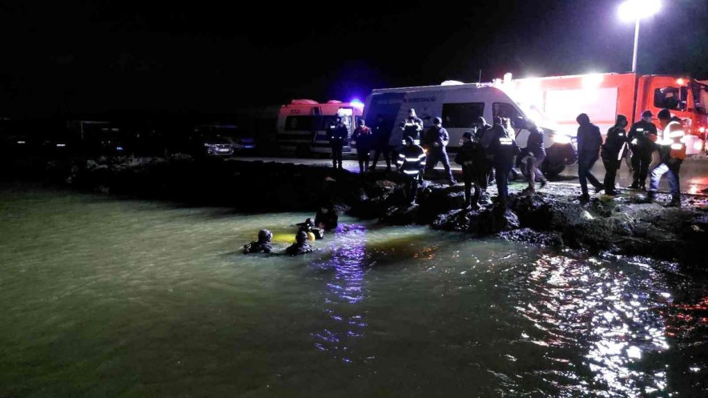 Samsun’da araba denize uçtu: 1 meyyit, 2 yaralı