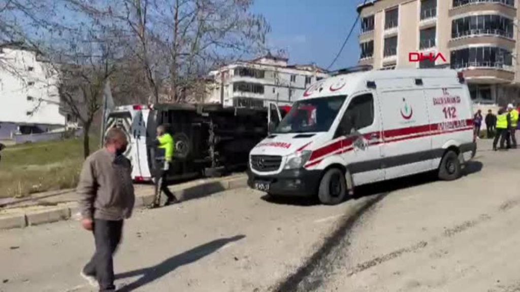 SAMSUN’DA ÖĞRENCİ SERVİSİ DEVRİLDİ; 8 YARALI