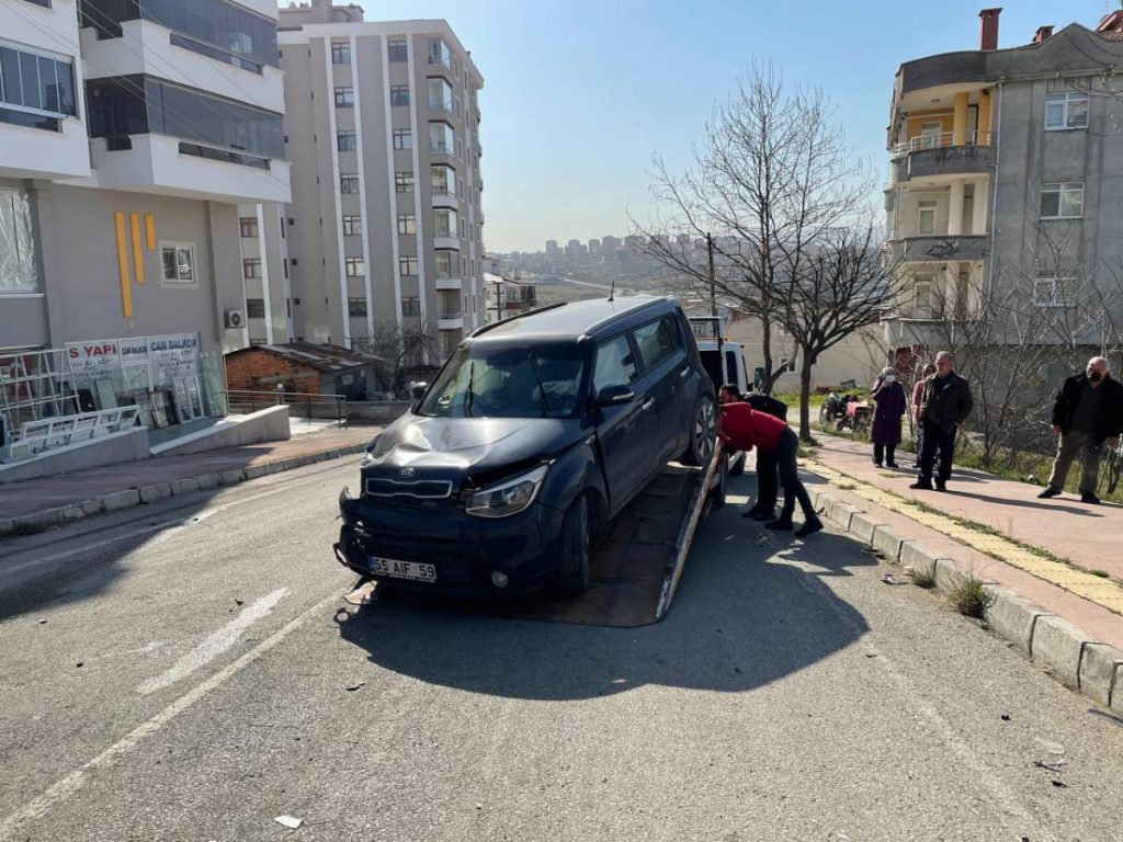 Samsun’da öğrenci servisi ile araba çarpıştı, 8’i öğrenci 12 kişi yaralandı