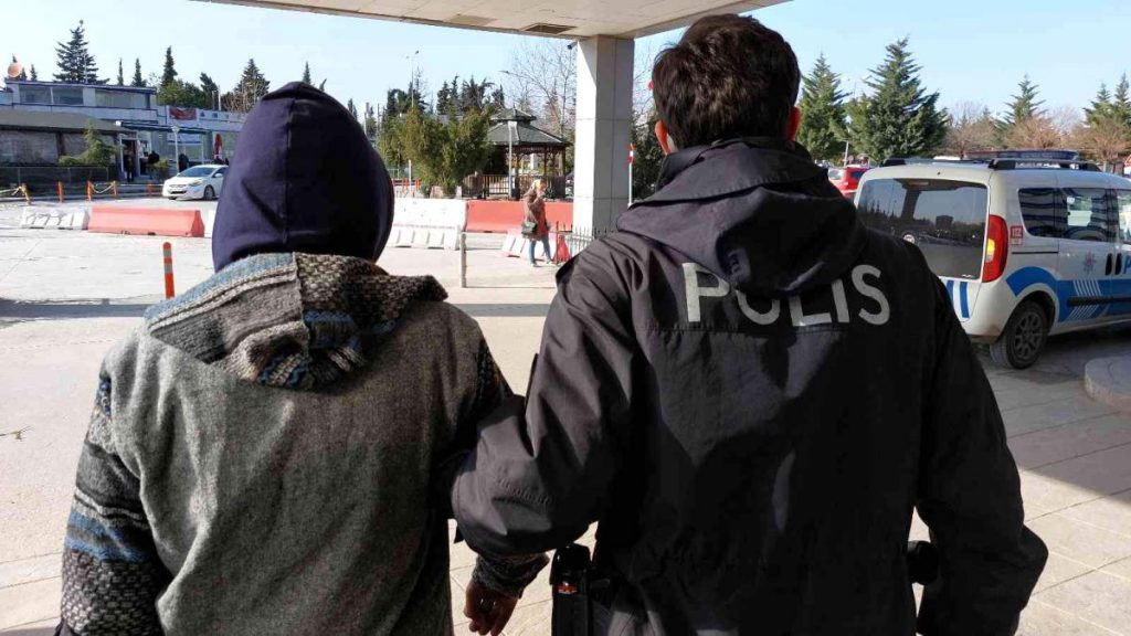 Son dakika haber… Hastanede annesini darp ettiği argüman edilen şahıs gözaltına alındı