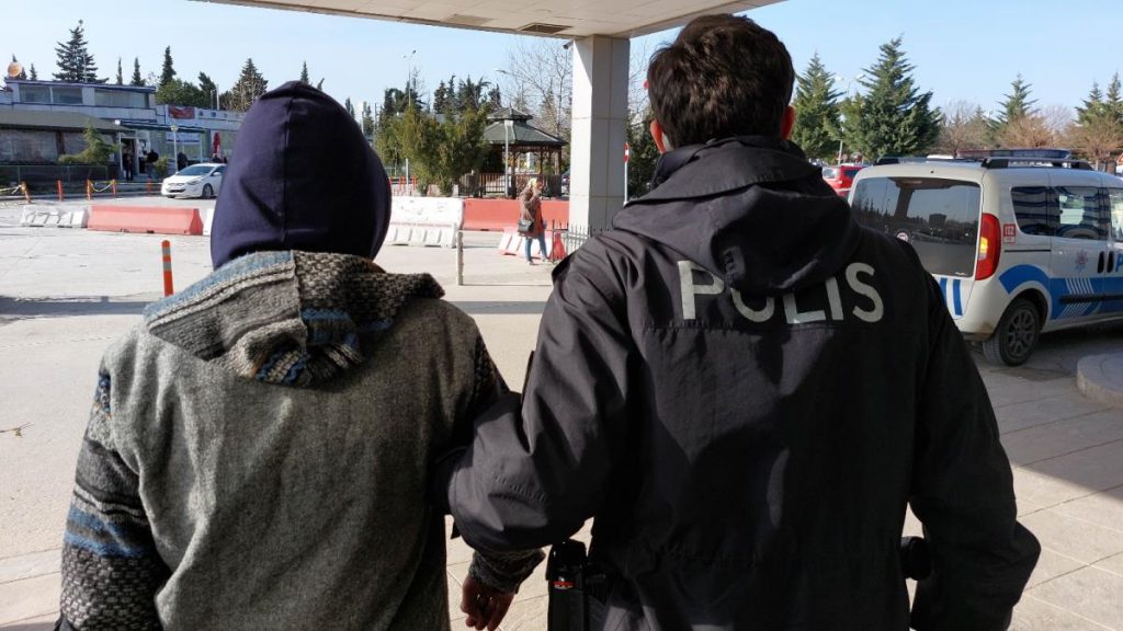 Son dakika… Hastanede annesini darp ettiği sav edilen şahıs gözaltına alındı