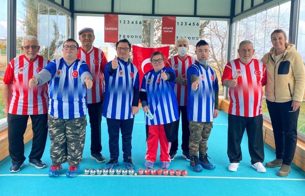Yaşlılar ve down sendromlu çocukların bocce çabası