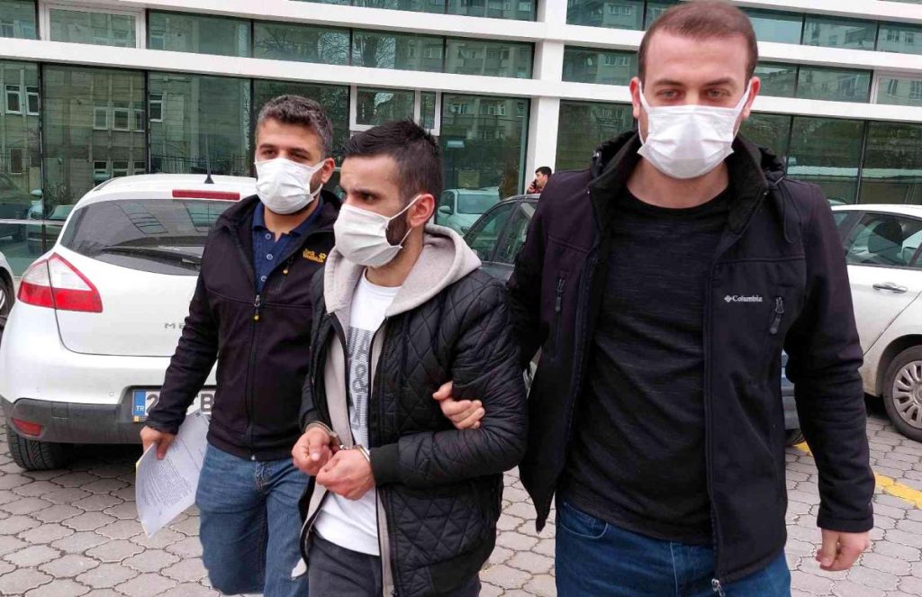 Ablasını darp etmekten tutuklanan zanlı: “Adam vurdum hür kaldım, artık nasıl tutuklandım”