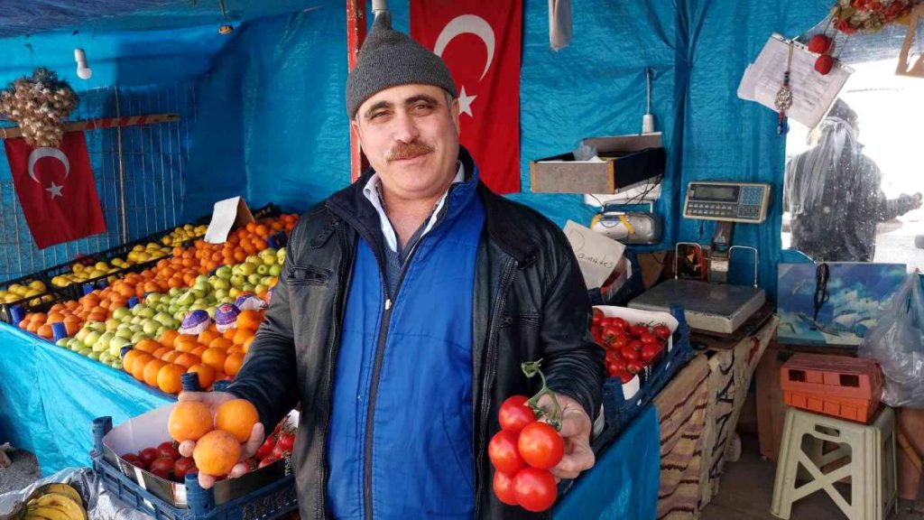 Domates ve portakalı çalınan manav hırsıza seslendi: “Ramazan günü ayıp, isteseydin verirdik”