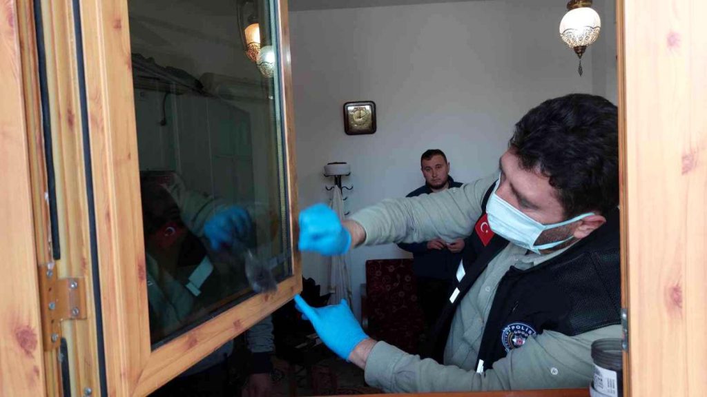 Hırsız mescitten toplanan yardım parasını çaldı
