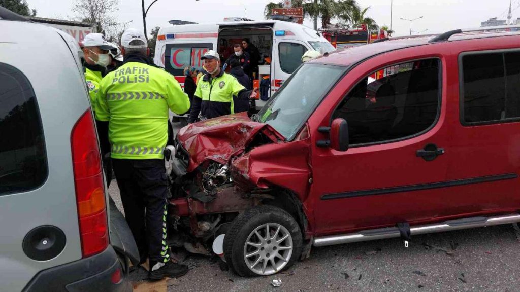 İftara giderken kaza yaptılar: 2 yaralı