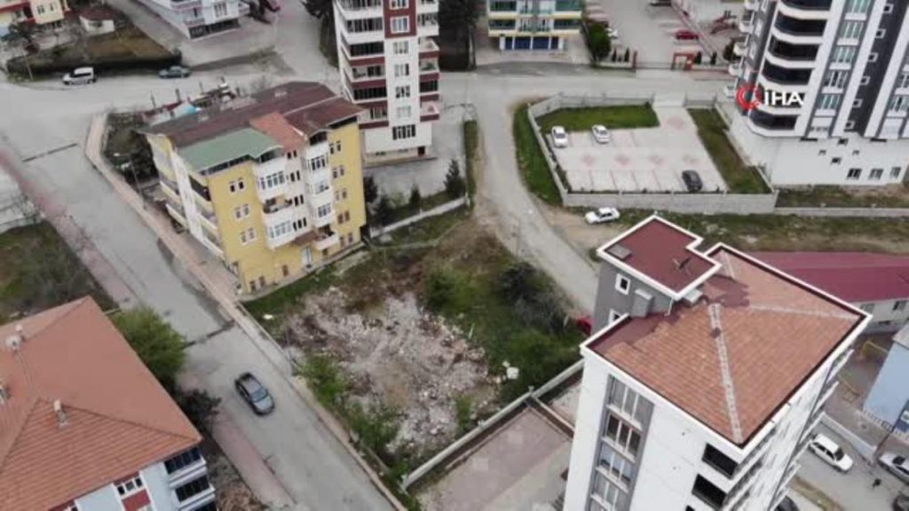 Karadeniz fıkrası üzere olay: Adresi karıştırdı, yanlış binayı yıktı