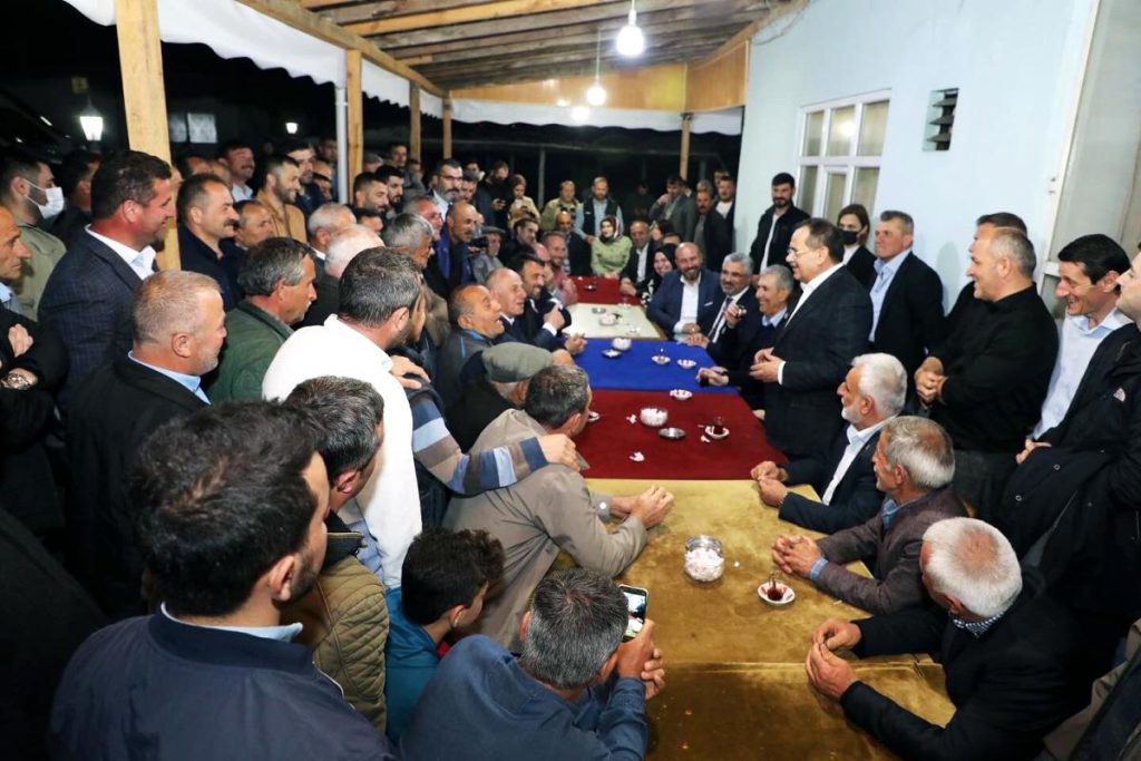 Lider Demir yatırımları inceledi, vatandaşlarla iftar yaptı