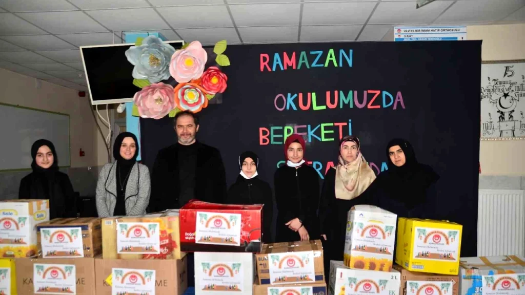 Öğrencilerden muhtaçlık sahiplerine yardım kolisi