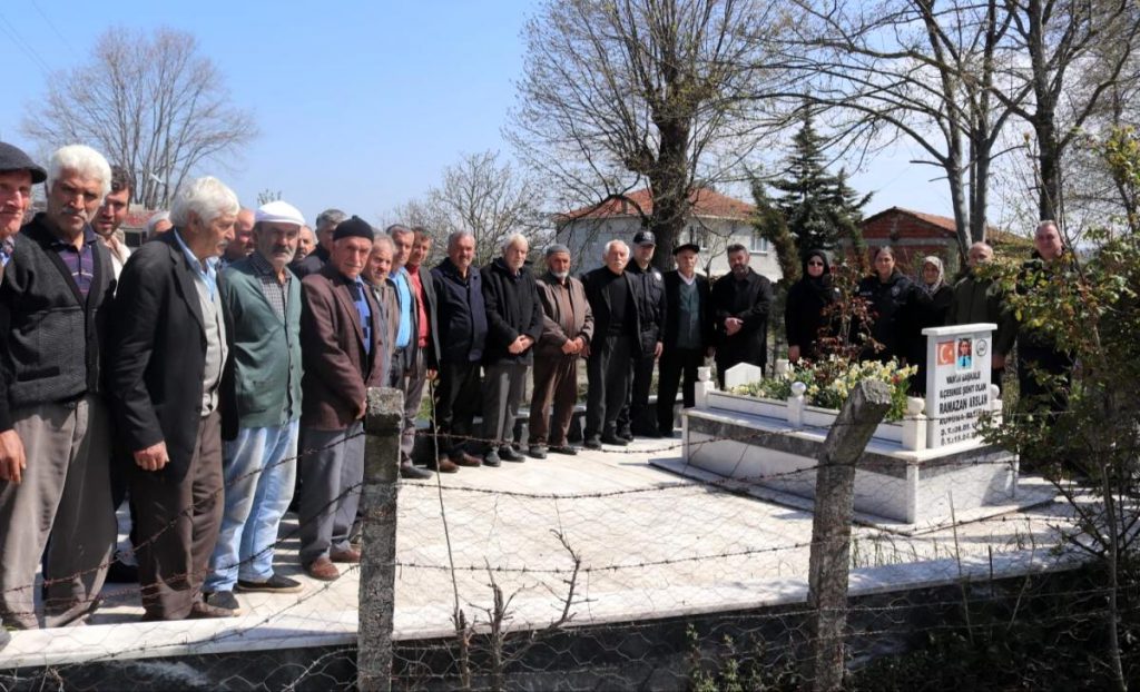 Şehit polis kabri başında anıldı