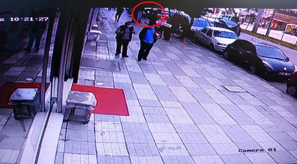 Son dakika haber… Samsun’da 1 kişinin ağır yaralandığı silahlı atak kamerada