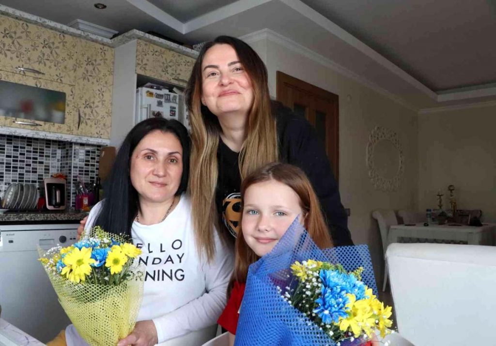 Son dakika mahallî: Samsunlu aile savaş mağduru anne ve kızına meskenlerinin kapılarını açtı