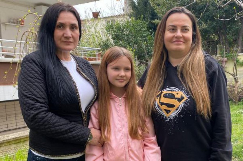 Ukraynalı anne ve kızını Samsun’da konuk ediyor (2)
