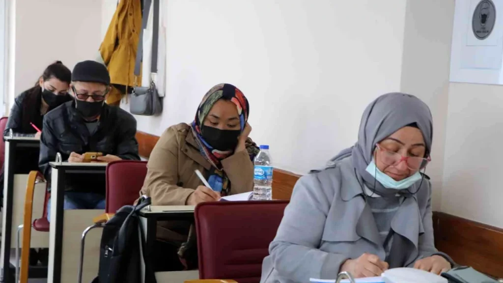 Yabancı asıllı vatandaşlar, Türkçeyi Samsun’da öğreniyor