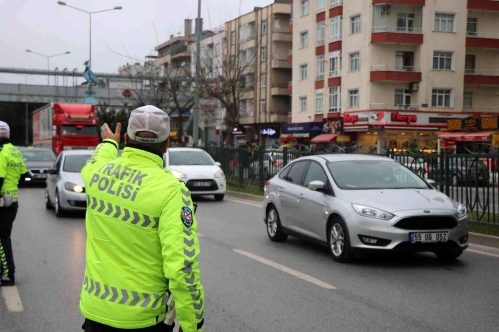 1213 aranan şahıs yakalandı, 26 bin 334 araca ceza yazıldı