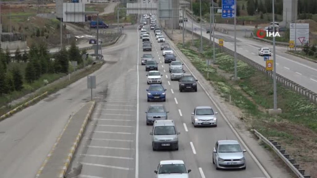 43 ilin geçiş güzergahındaki Kırıkkale’de trafik yoğunluğu