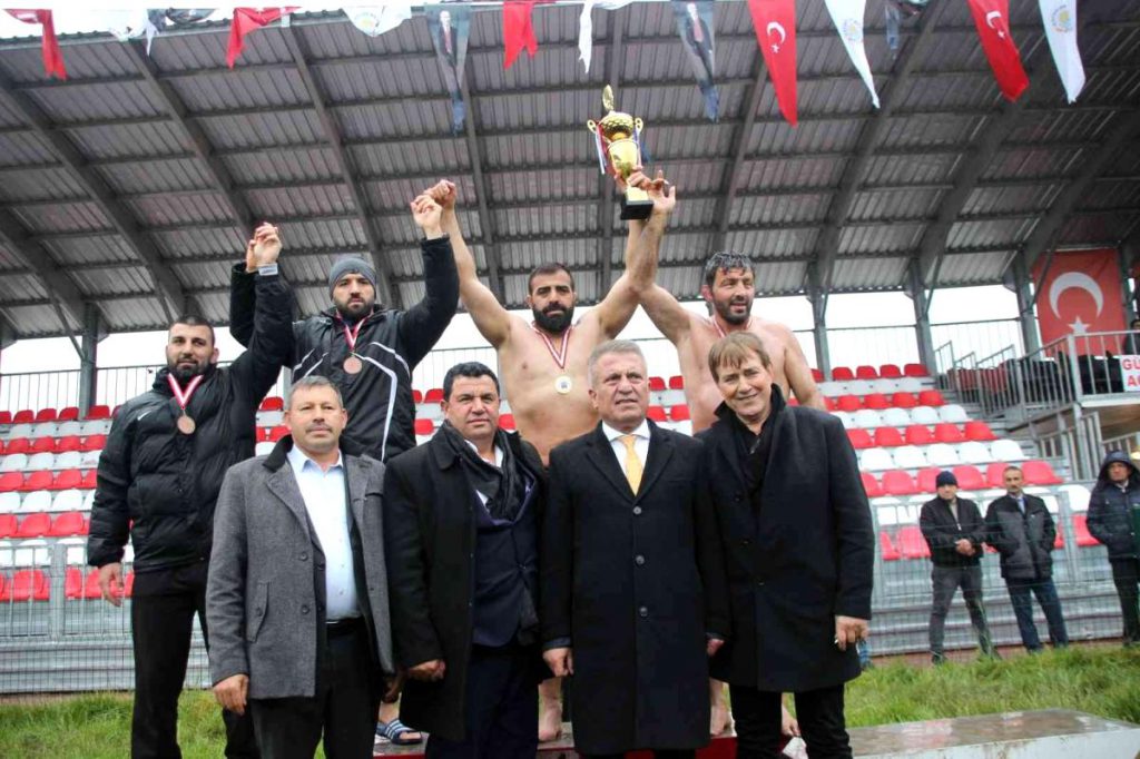 629. Geyikkoşan Yağlı Pehlivan Güreşleri’nde Ünal Karaman başpehlivan