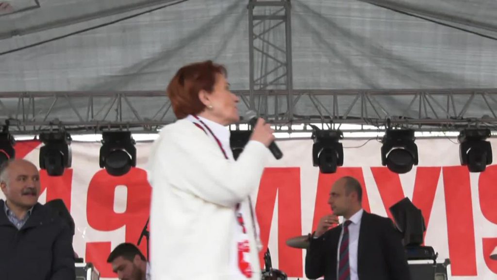 Akşener: Ey Türk Gençliği, Cumhuriyet’in Hem Bekçisisin Hem Sahibisin. Vazifesini Unutmanı İstediler. Unutmadın, Unutmayacaksın