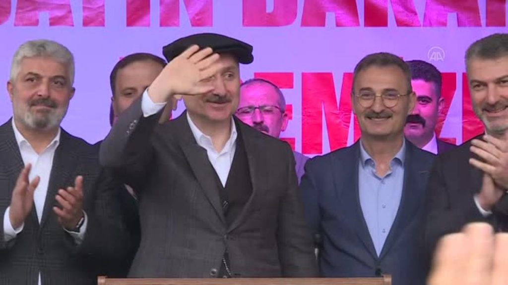 Bakan Karaismailoğlu, Trabzon’da halka hitap etti Açıklaması