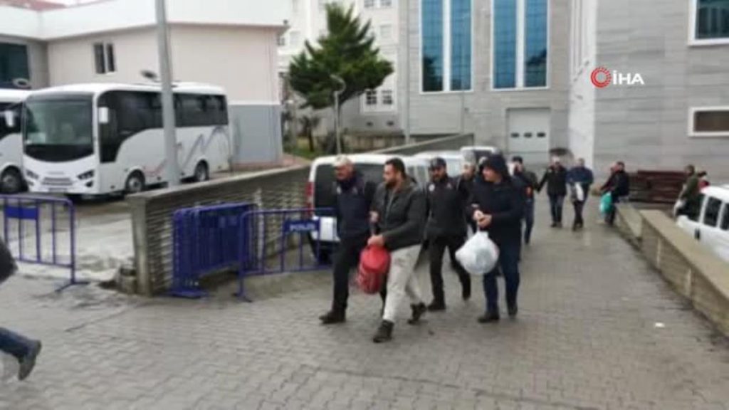 DEAŞ’ın ismini kullanarak haraç toplayan yabancı asıllı 5 gence ceza yağdı