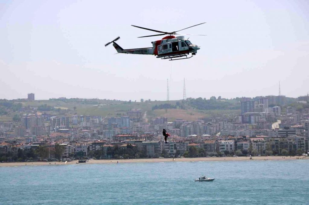Kıyı Güvenlik’ten nefes kesen kurtarma tatbikatı