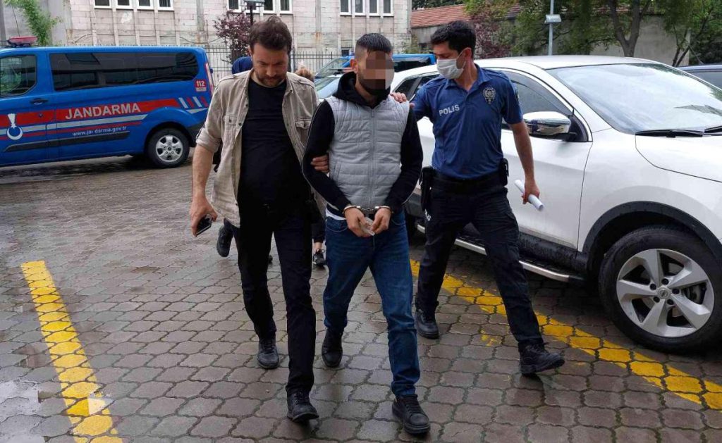 Kız sıkıntısı tartışmasında bir kişiyi bıçaklayan genç tutuklandı