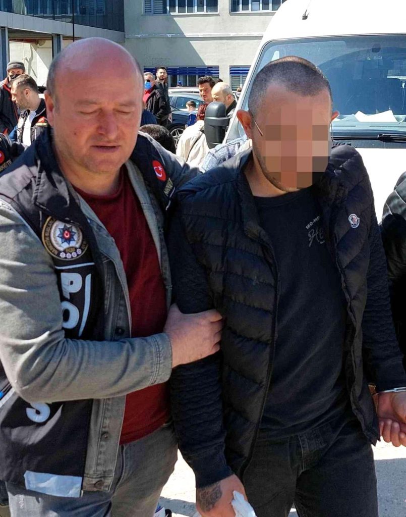 Meskeninde uyuşturucu satarken yakalandı
