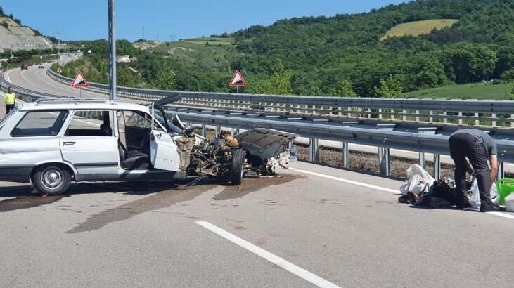 Otomobilin parçalandığı kazada 2 kişi ölümden döndü