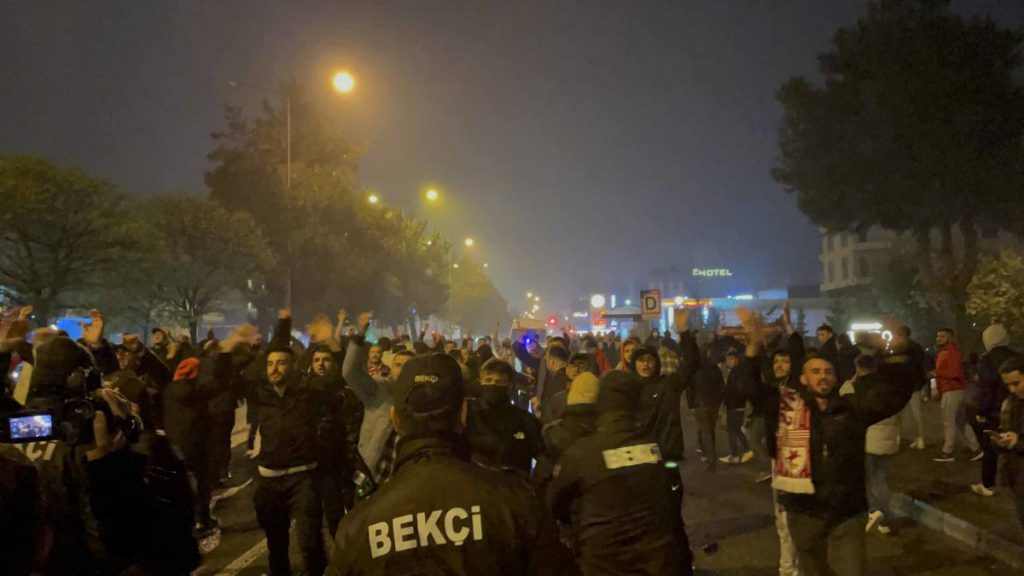 Şampiyonluk kutlamaları sırasında yayaya çarpan şoföre isimli denetim