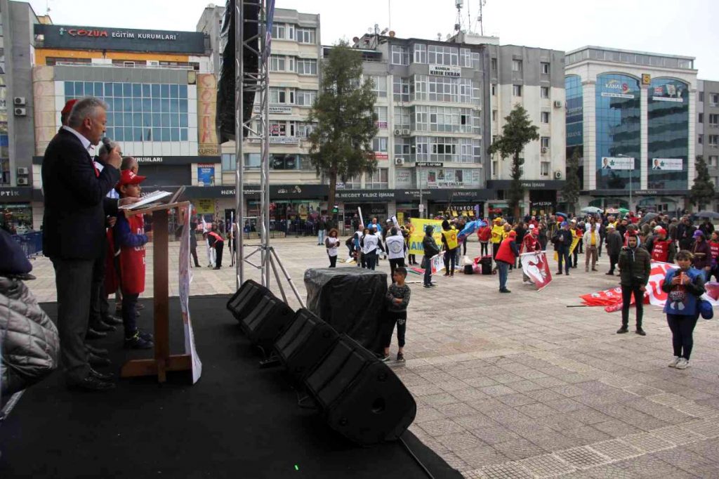 Samsun’da 1 Mayıs coşkusunu yağmur dindirdi