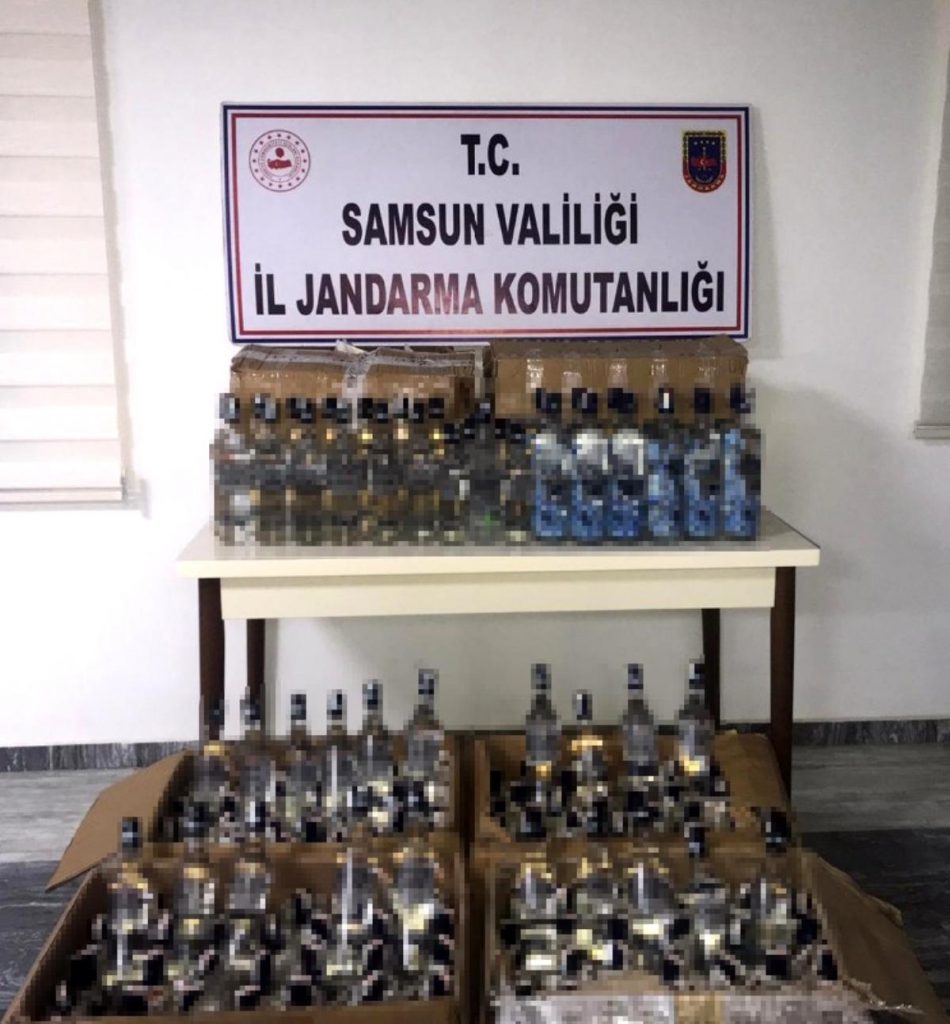 Samsun’da 251 şişe düzmece bandrollü içki ele geçirildi