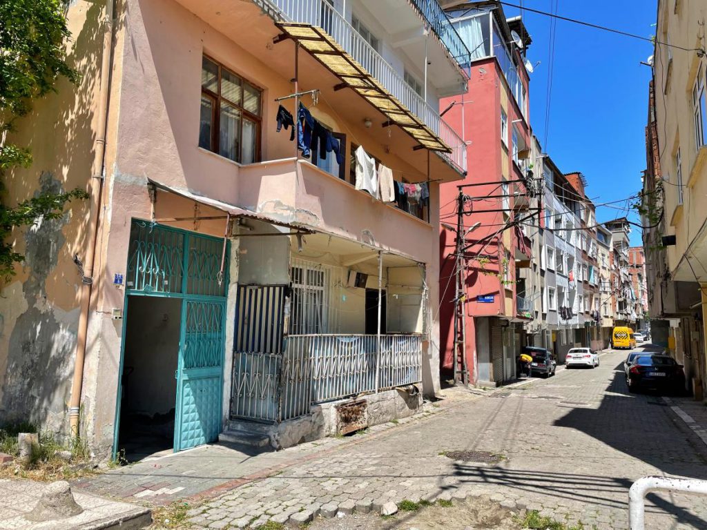 Samsun’da balkondan düşen 6 yaşındaki çocuk yaralandı