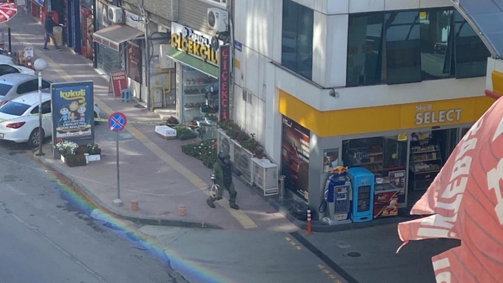 Samsun’da petrol istasyonunun yanında kuşku üzerine patlatılan bavuldan eşya çıktı