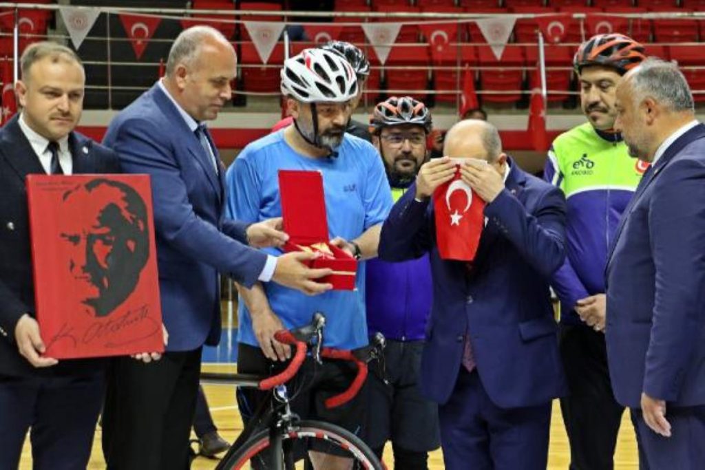 Samsun’da sağanağa karşın 19 Mayıs coşkusu