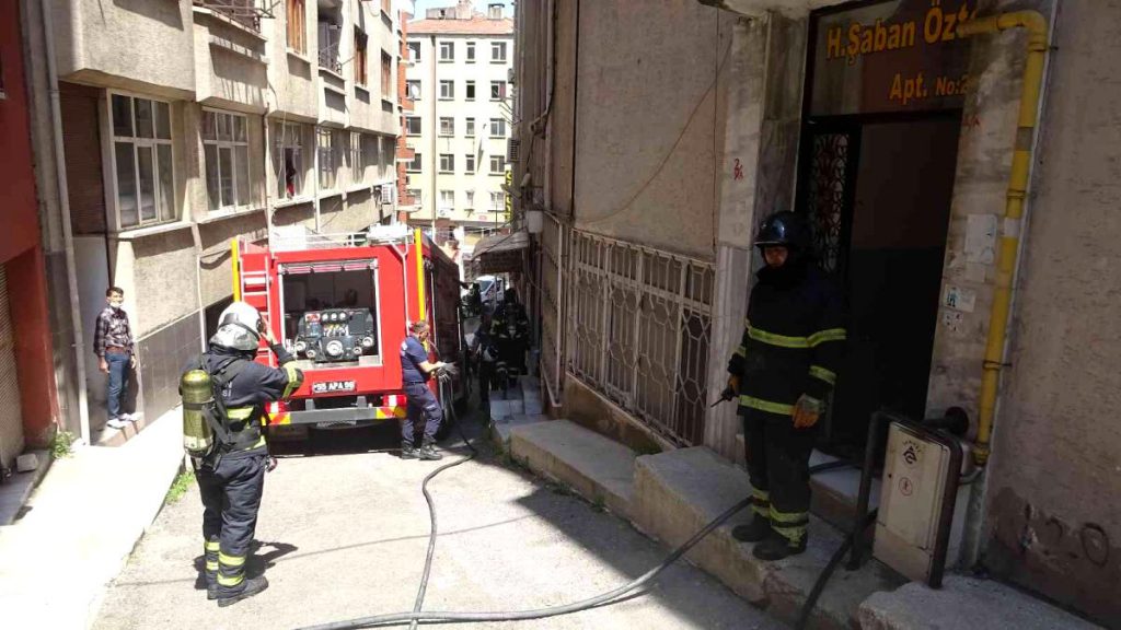 Samsun’da yangın paniği: 2 kişi dumandan etkilendi