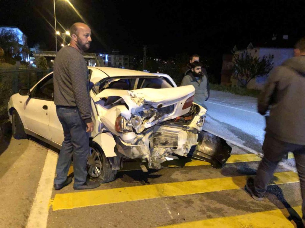 Son dakika haber: Trafik kazasında araba hurdaya döndü: 1 yaralı
