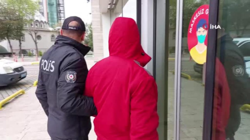 Son dakika… Şampiyonluk kutlamalarında aracıyla bir bireye kasıtlı çaptığı argüman edilen şoför gözaltına alındı