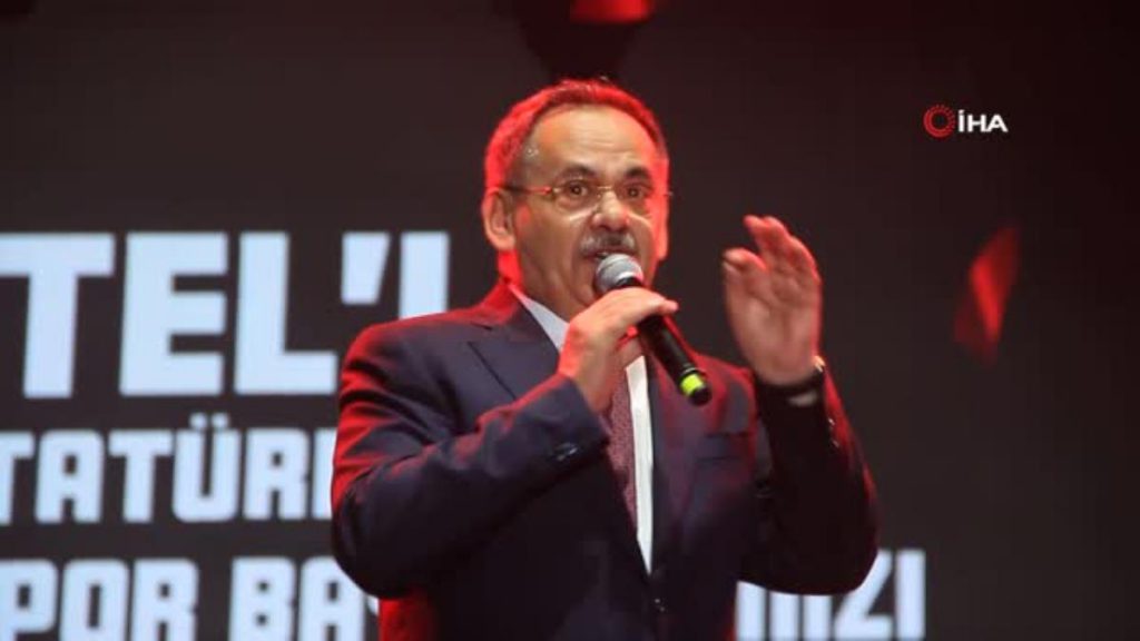 Yalın, müzikleriyle binlerce genci coşturdu