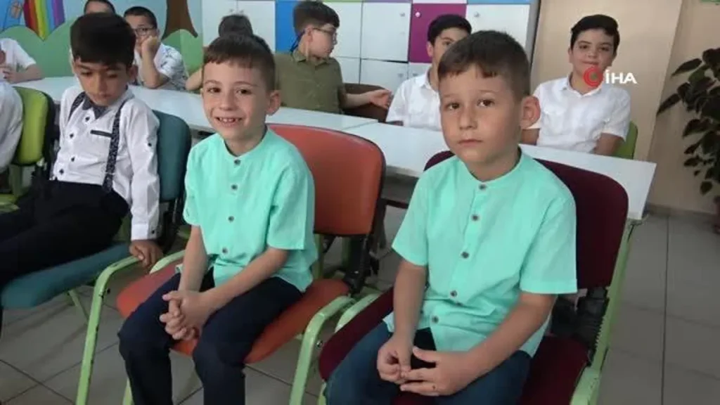 Birebir okulda 17 ikiz karne aldı