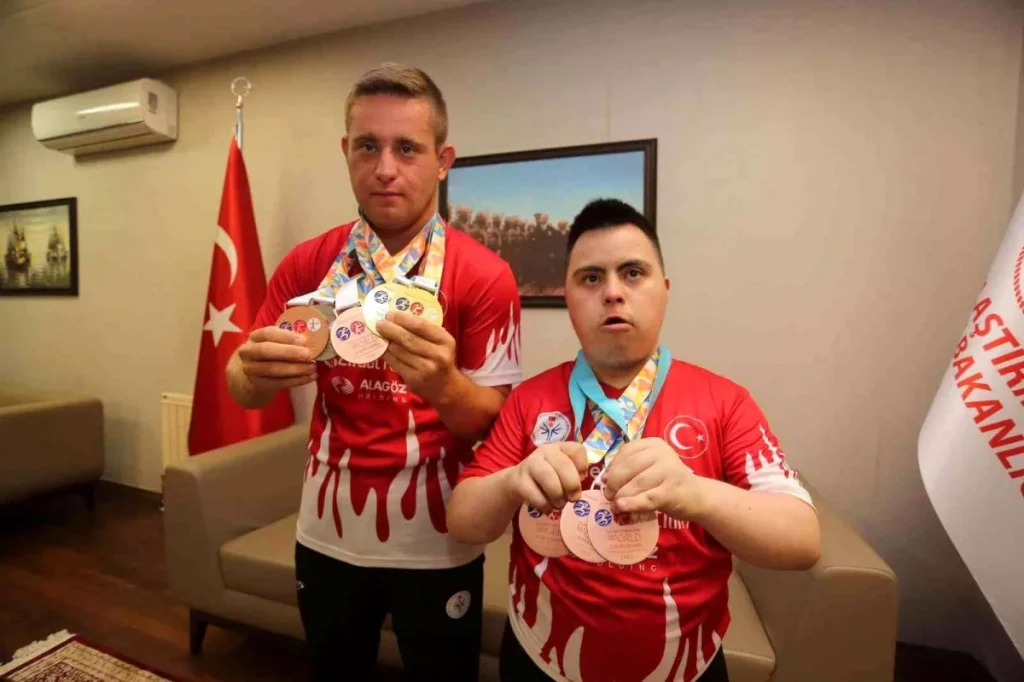 Canikli özel atletler zaferle yurda döndü